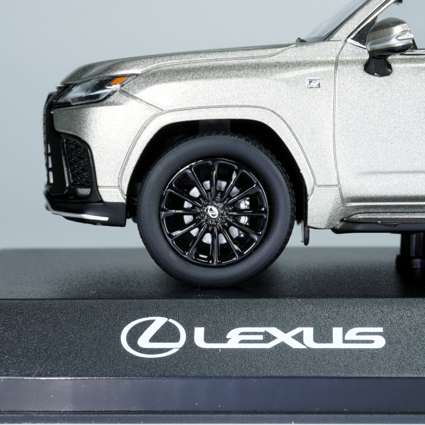 *USED - 2022 Release* Kyosho Original 1/43 Lexus LX600 F-Sport