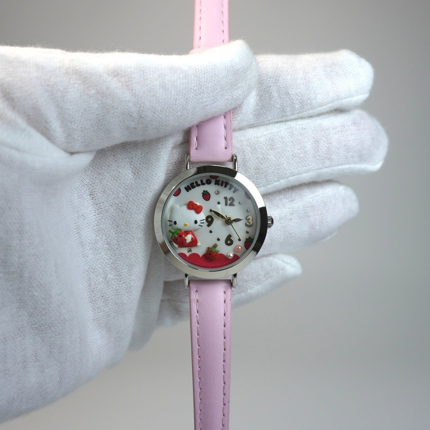 Sun Flame Hello Kitty Quartz Analog Watch (Standard Package)